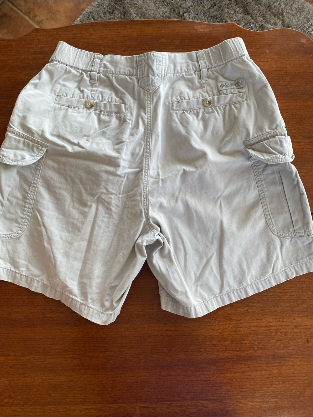 Men’s Columbia Beige Cargo Shorts with Side Pockets